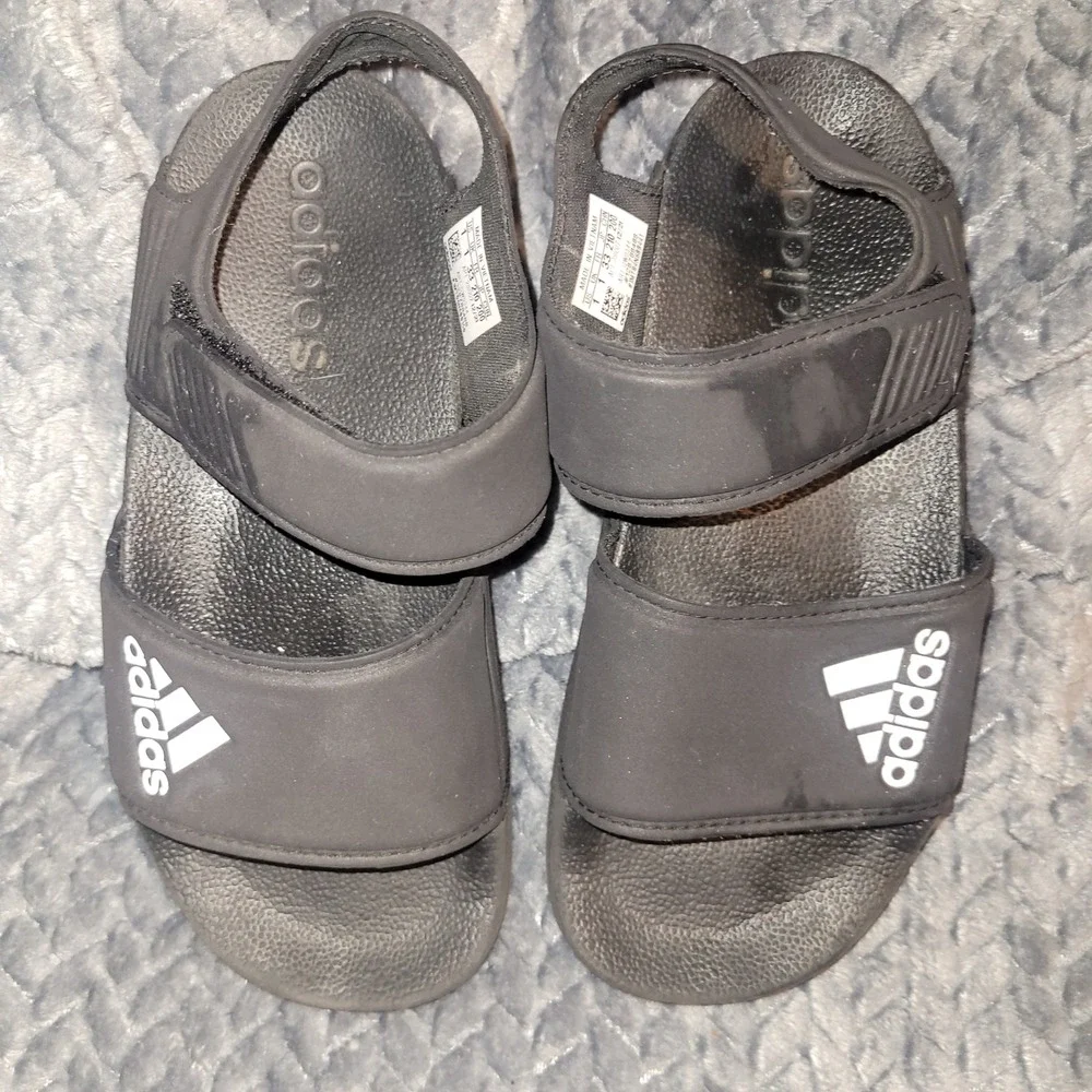 Adidas Adilette Sandals‎ Black Kids Size 1 Hook and Loop spring summer
