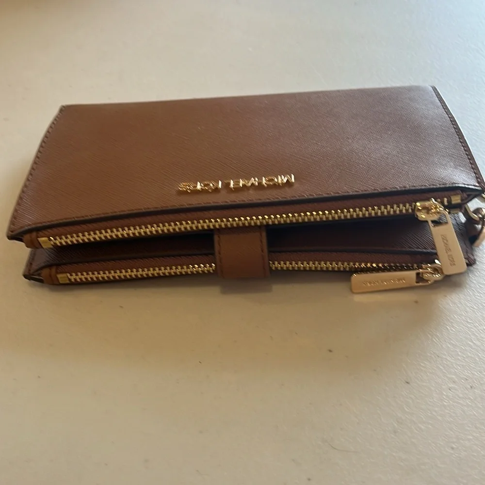NEW! Michael Kors - jet set travel - leather wristlet