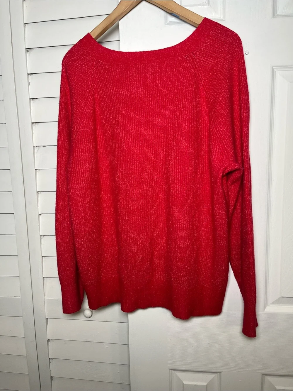 Old Navy Women's Bright Red V-Neck Sweater Size Large