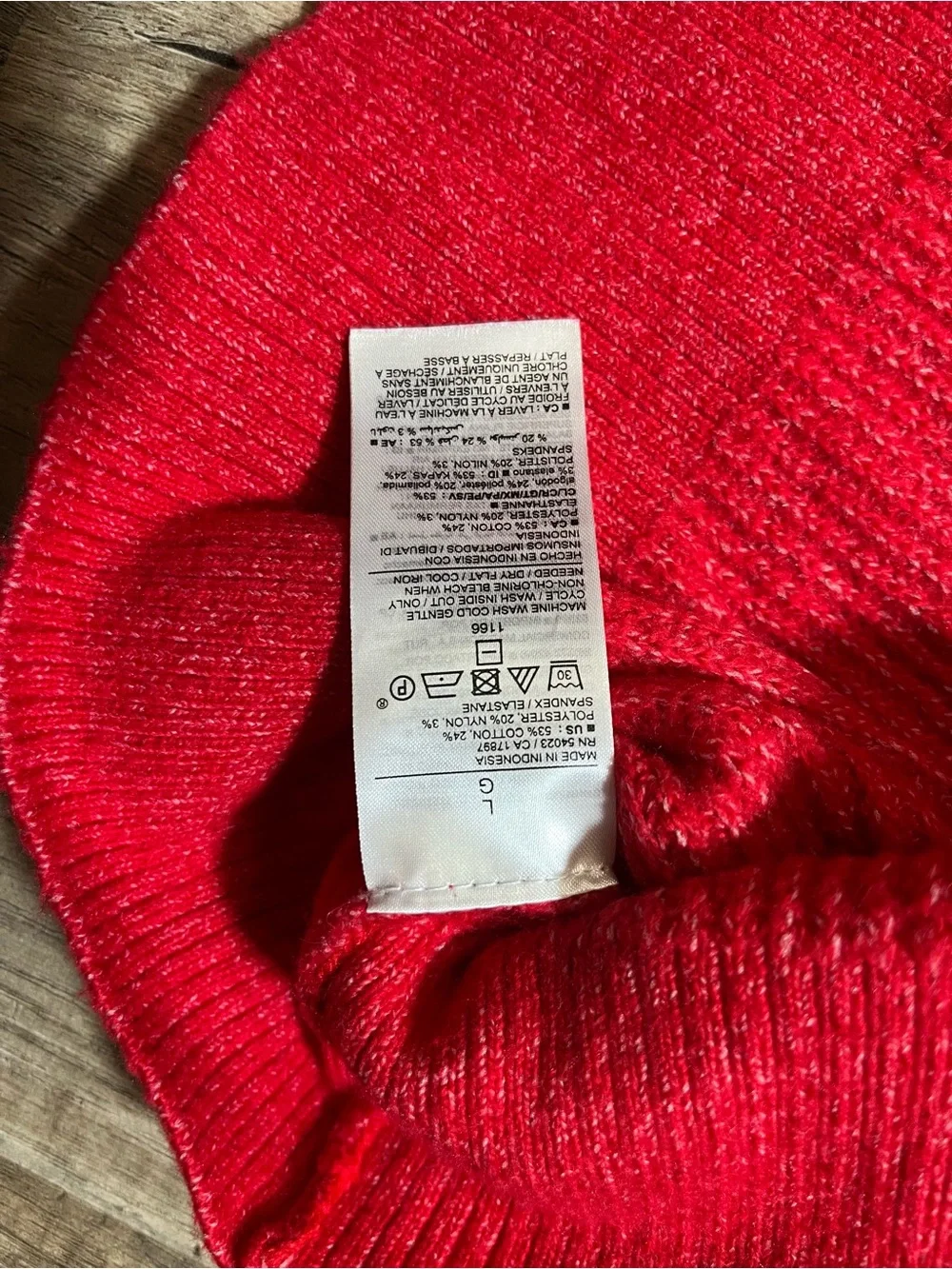 Old Navy Women's Bright Red V-Neck Sweater Size Large