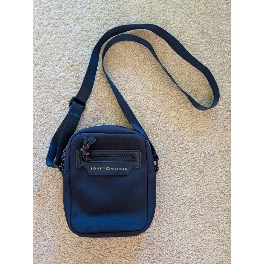 Tommy Hilfiger interior knotted
