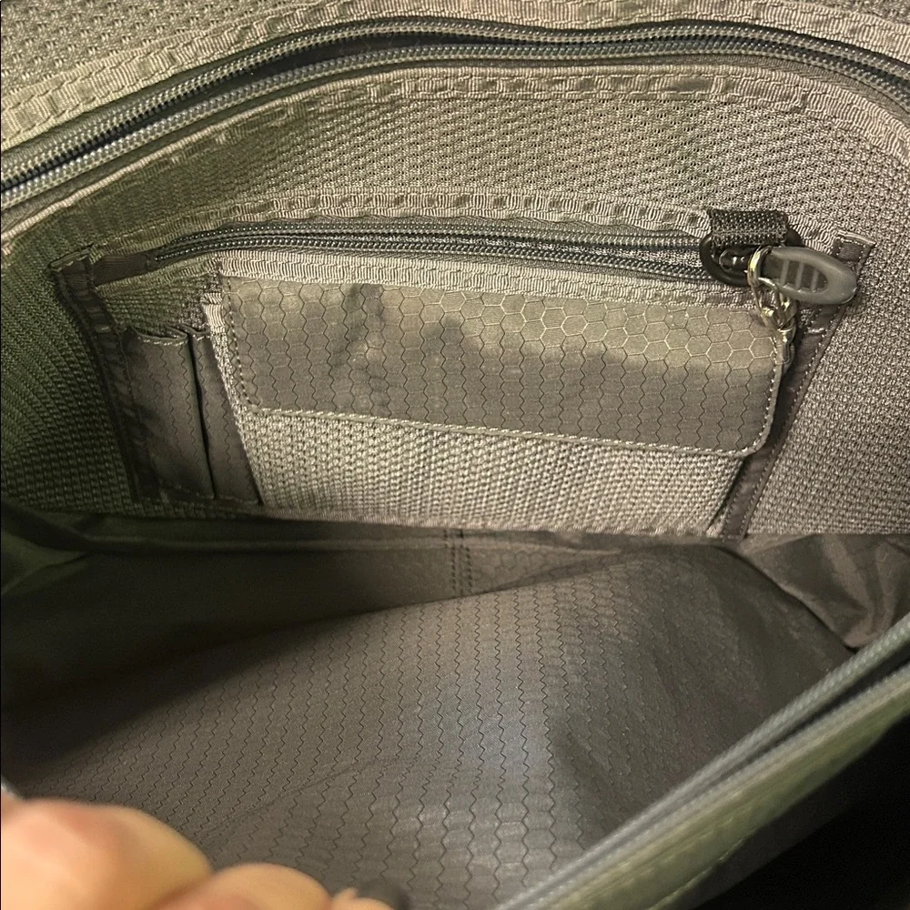 Tumi messenger laptop
