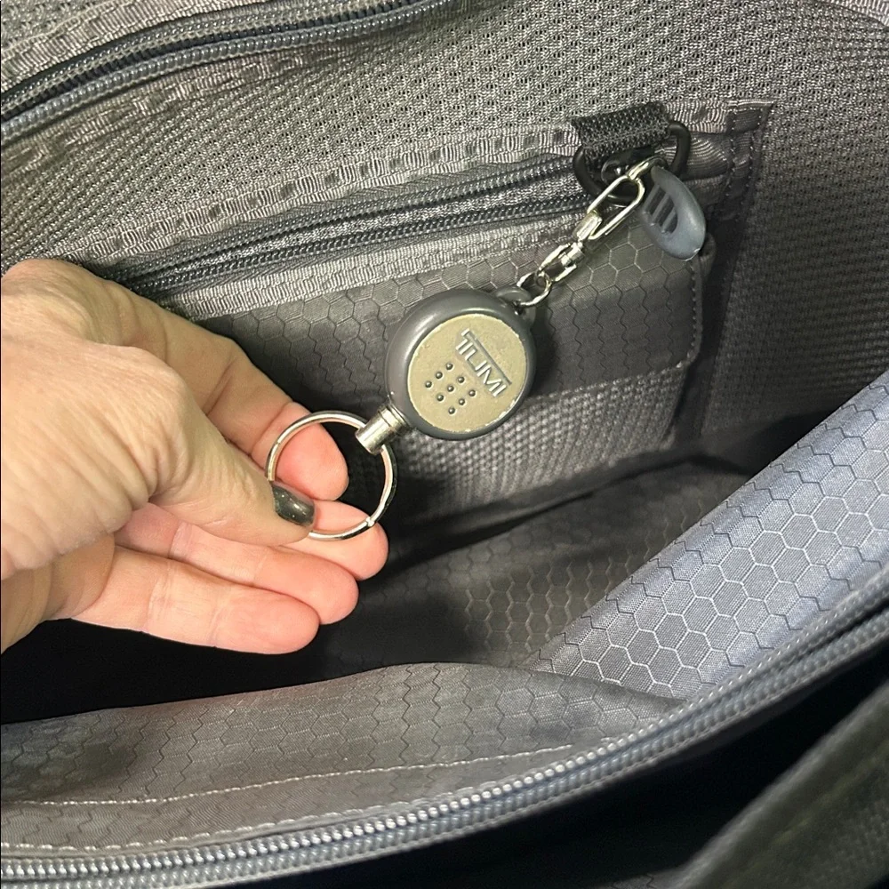 Tumi messenger laptop