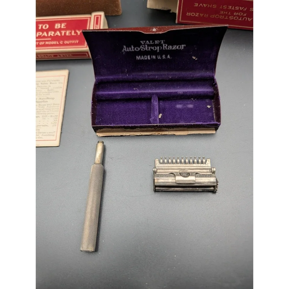 Vintage‎ Valet AutoStrop Razor Set w/ Orig. Box & Strap