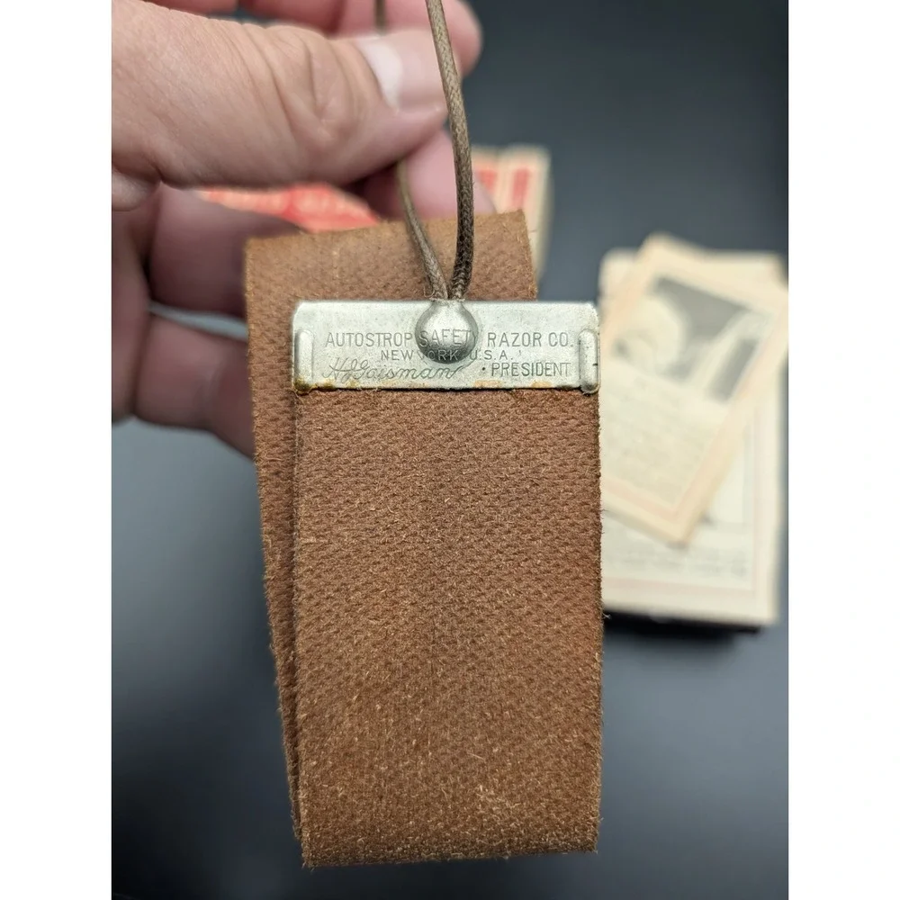 Vintage‎ Valet AutoStrop Razor Set w/ Orig. Box & Strap
