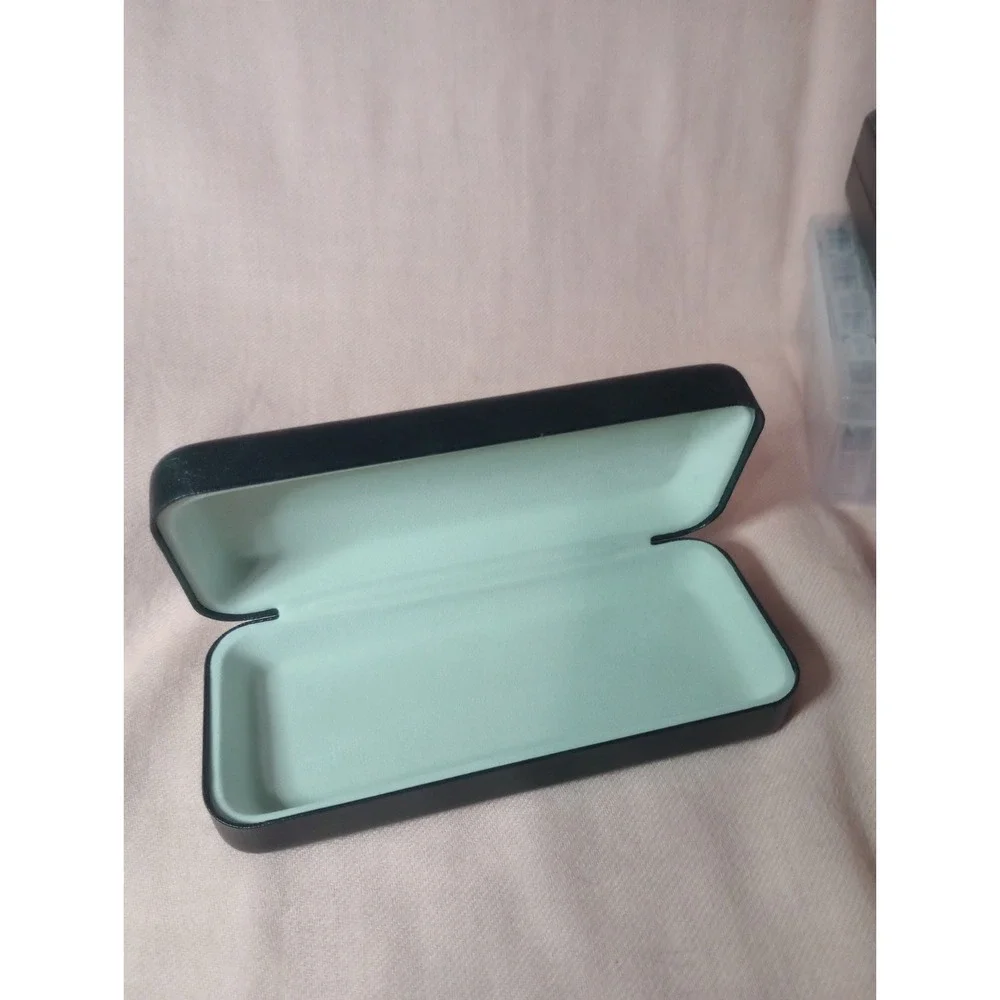 The Unbranded Brand case accents sparkling