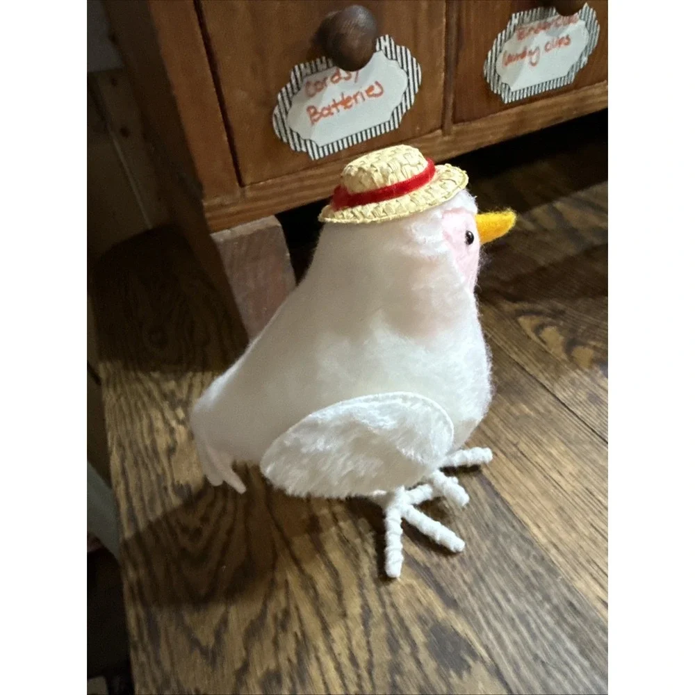 Target Spritz Valentine Featherly Friends JET 2023 Bird Straw Hat‎