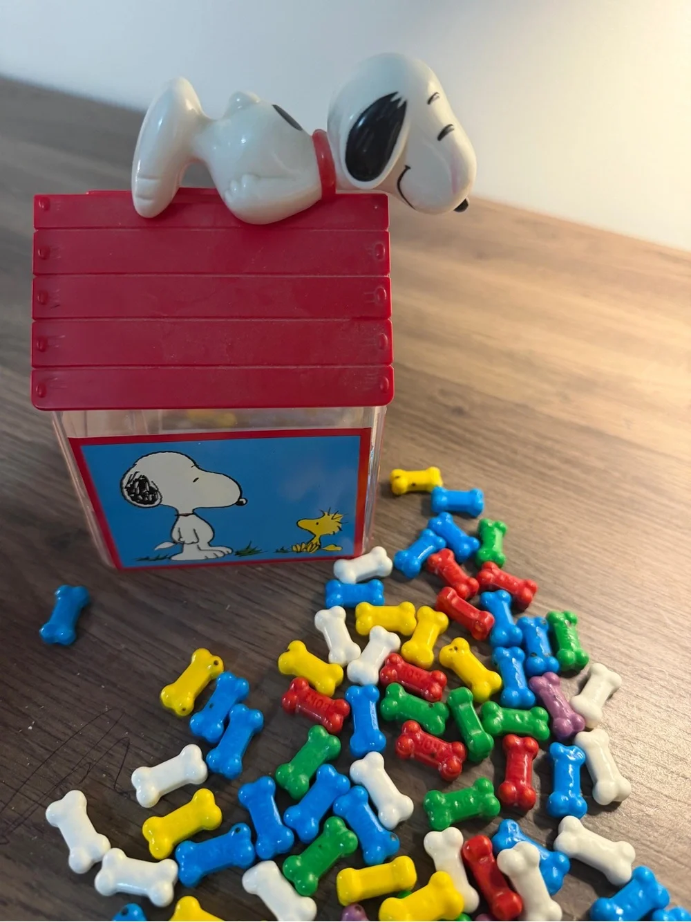 Vintage Peanuts Snoopy Doghouse Candy Container UFS Red Roof Plastic Toy