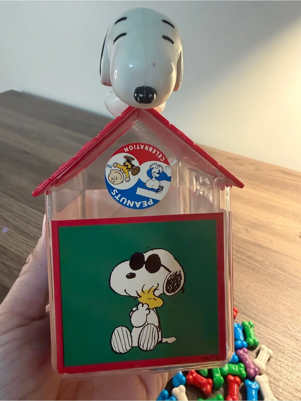 Peanuts snoopy doghouse