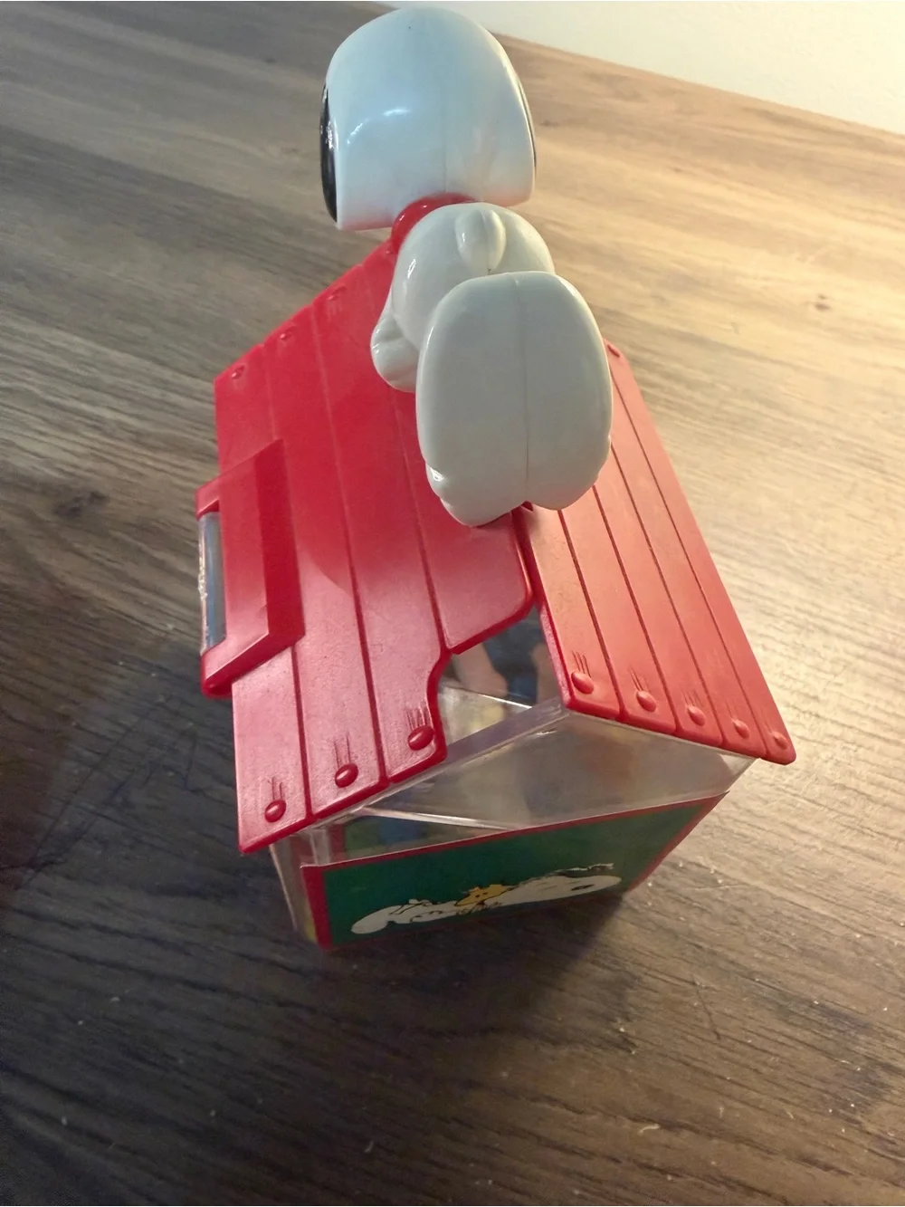 Peanuts snoopy doghouse