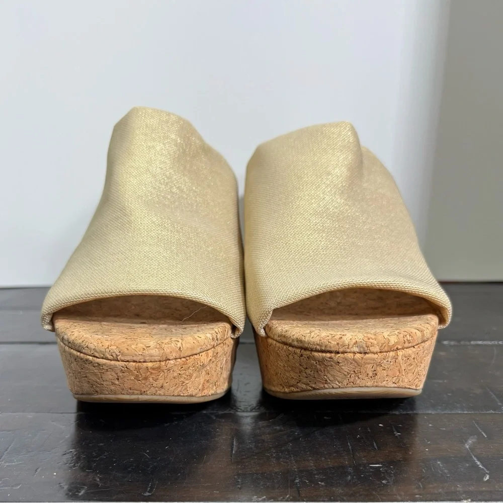 Lucky Brand questions leave