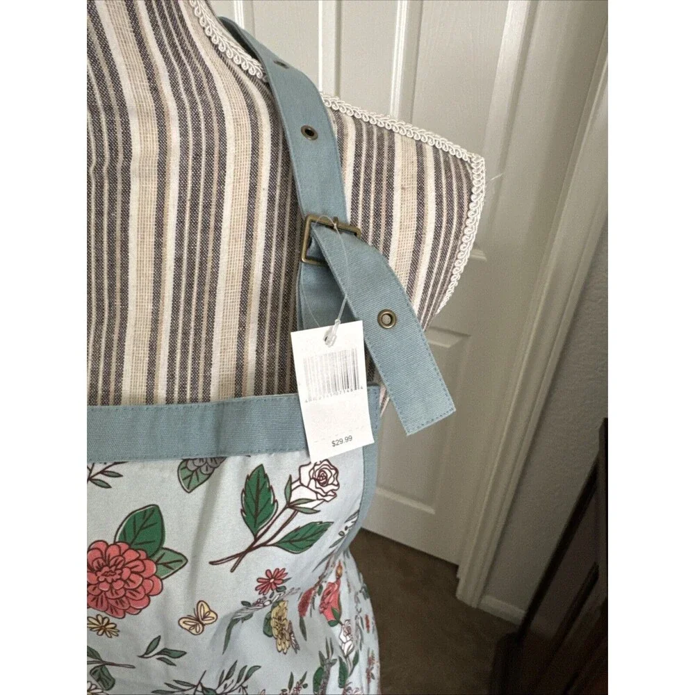 Disney Parks Flowers Mickey Mouse A Little Dirt Never Hurt Kitchen Apron New