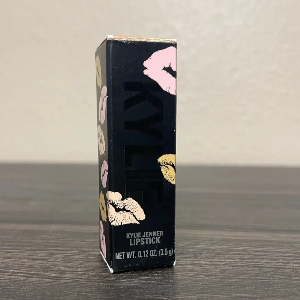 Kylie Cosmetics box lipstick
