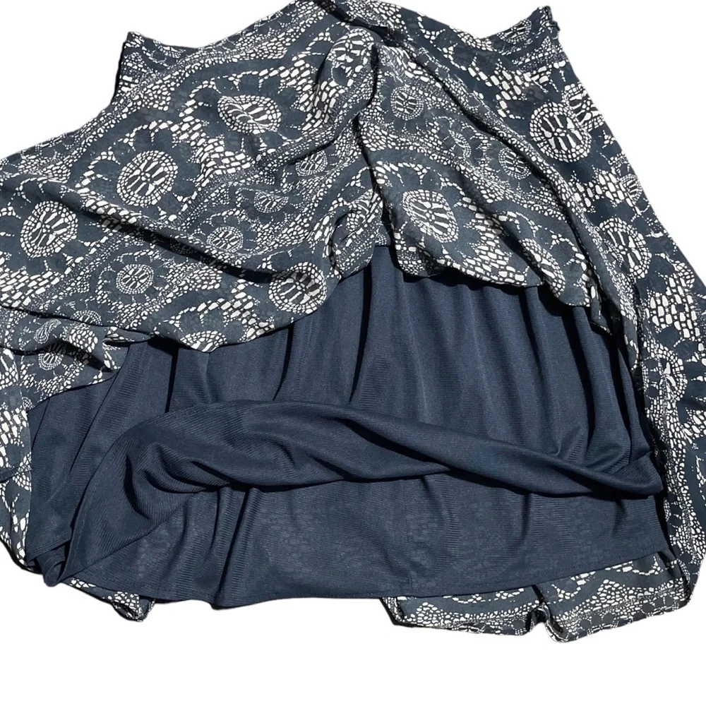 GAP lined pleated