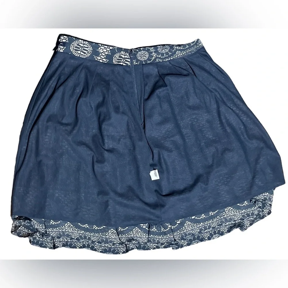 GAP lined pleated