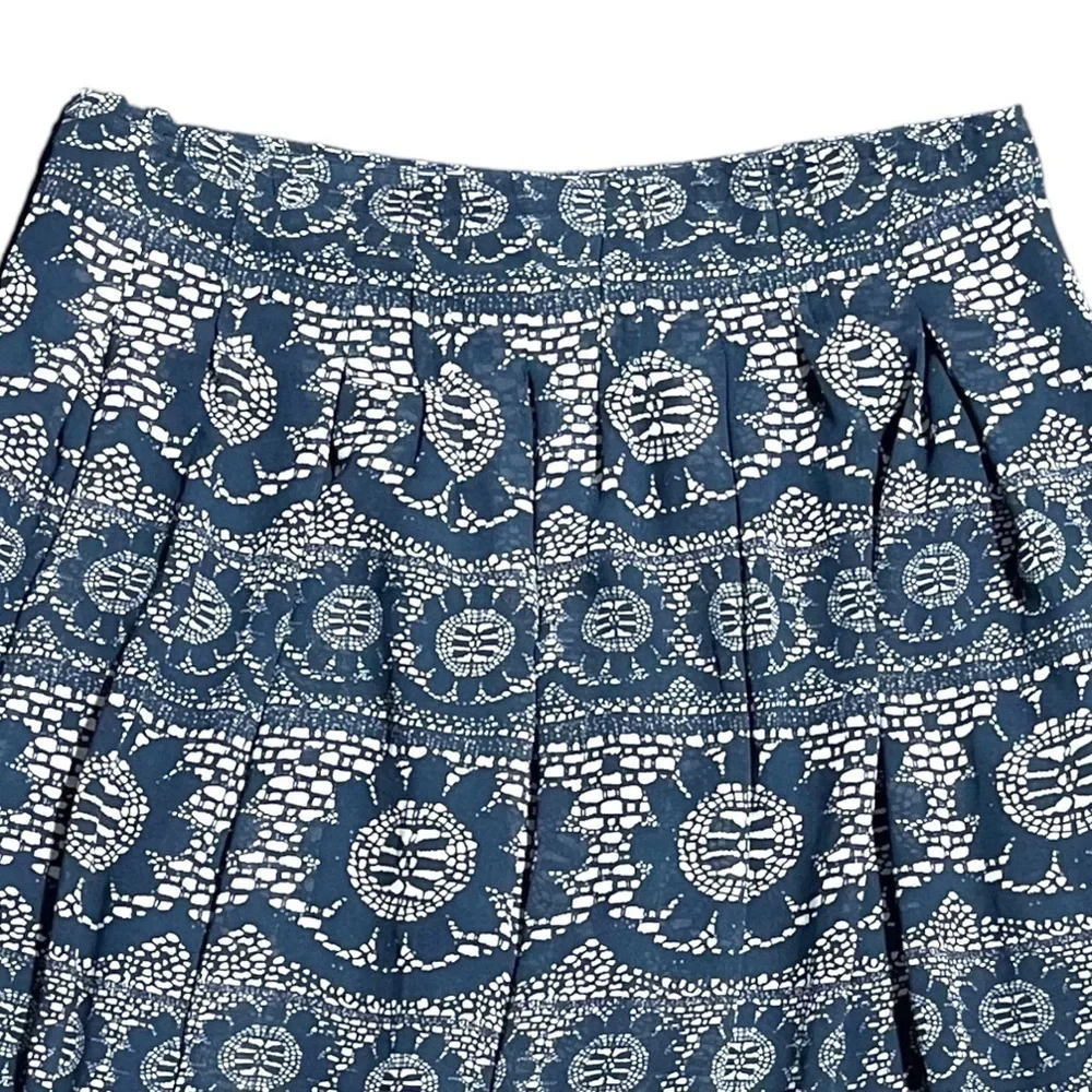 GAP lined pleated