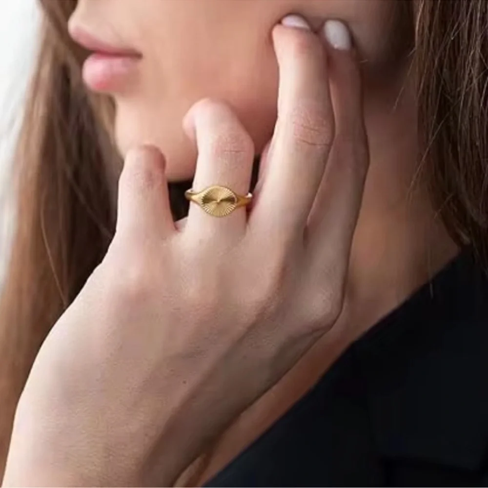 18K Gold Plated Sunburst Ring | Stainless Steel☀️