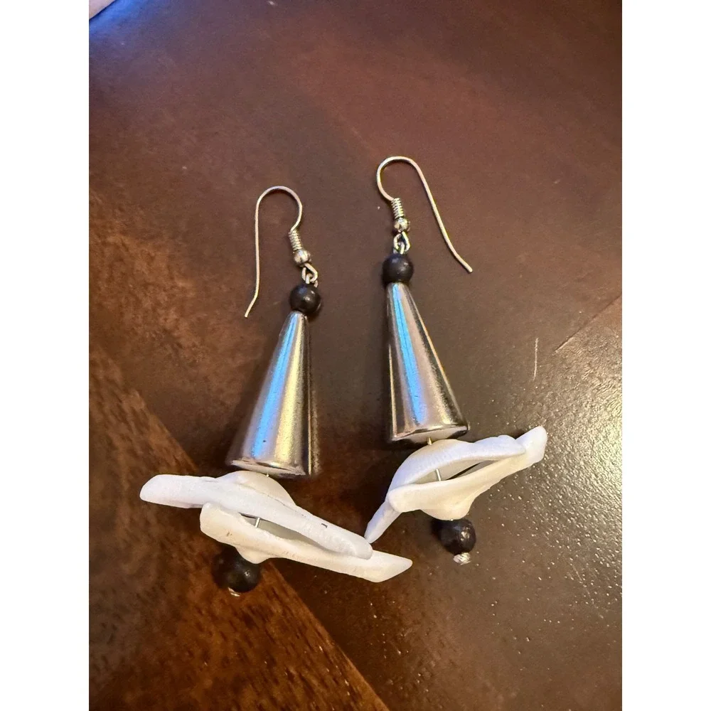 Modernist Resin Dangle Earrings Silver Tone Cone Statement Art deco‎