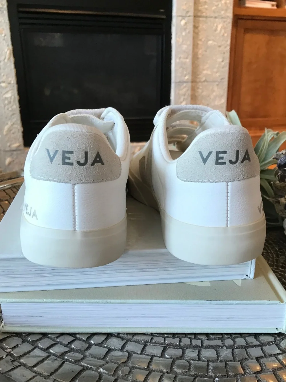 VEJA RECIFE VELCRO STRAPS CHROME FREE LEATHER WHITE NATURAL