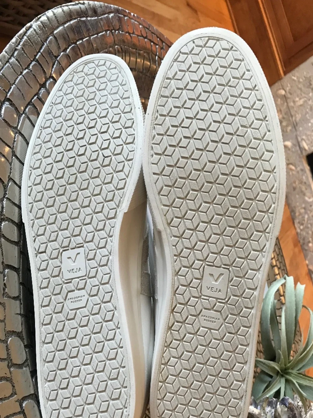 VEJA RECIFE VELCRO STRAPS CHROME FREE LEATHER WHITE NATURAL
