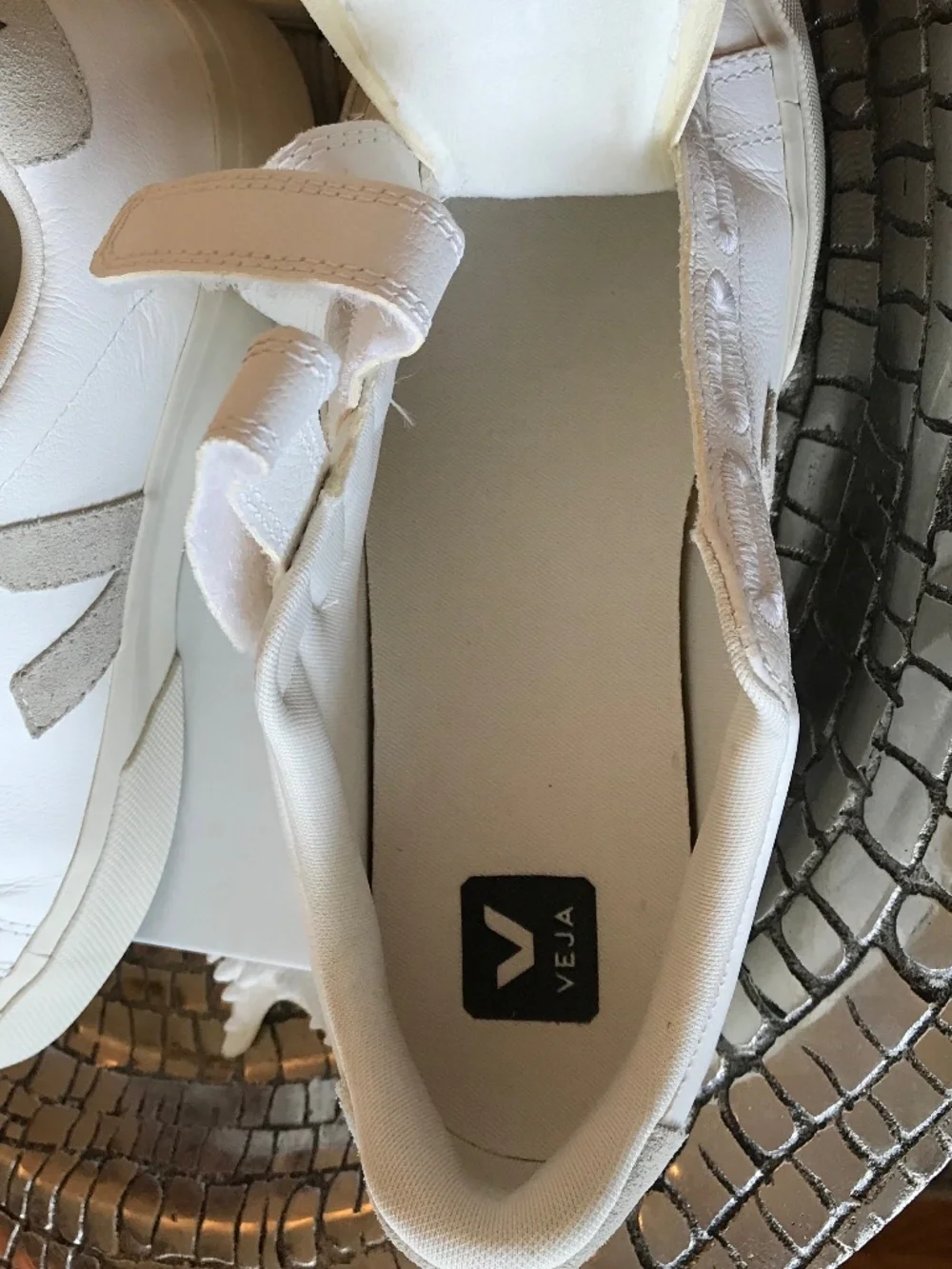 VEJA RECIFE VELCRO STRAPS CHROME FREE LEATHER WHITE NATURAL