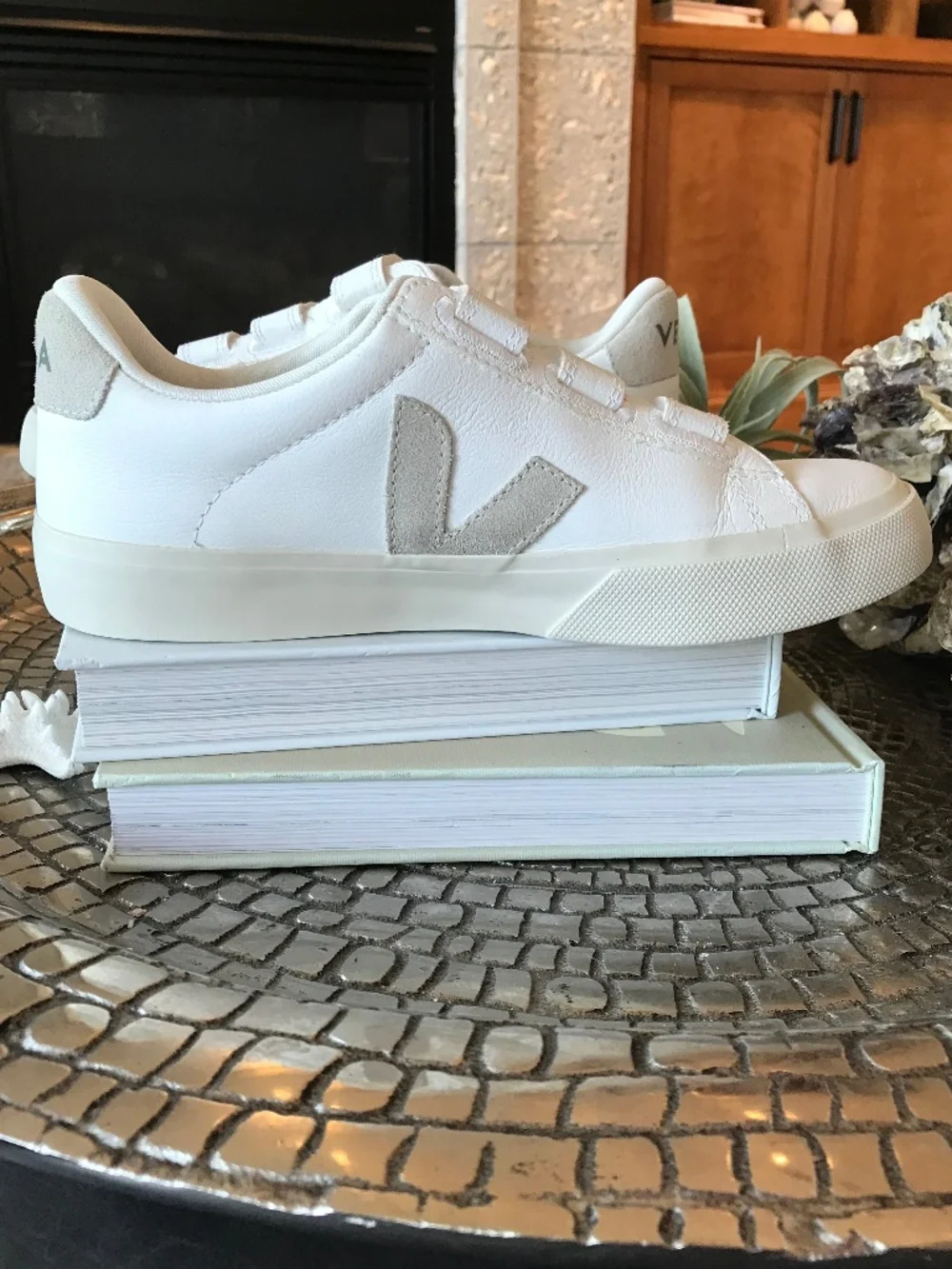VEJA RECIFE VELCRO STRAPS CHROME FREE LEATHER WHITE NATURAL
