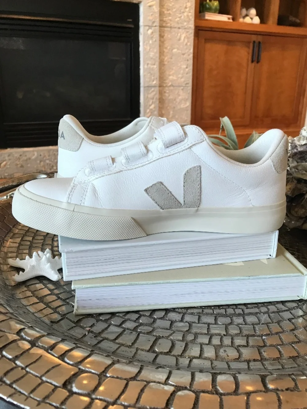 VEJA RECIFE VELCRO STRAPS CHROME FREE LEATHER WHITE NATURAL