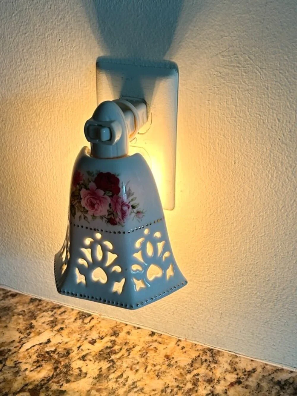 Nightlight, Ceramic, White W/Rose Pattern & Gold Trim