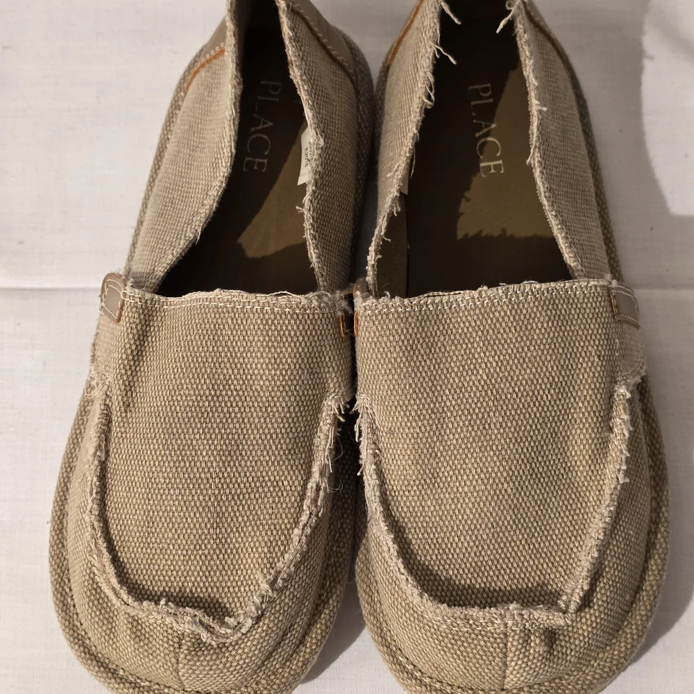Childrens Place Beige Canvas Slip-Ons Sz 3, Boat Shoes