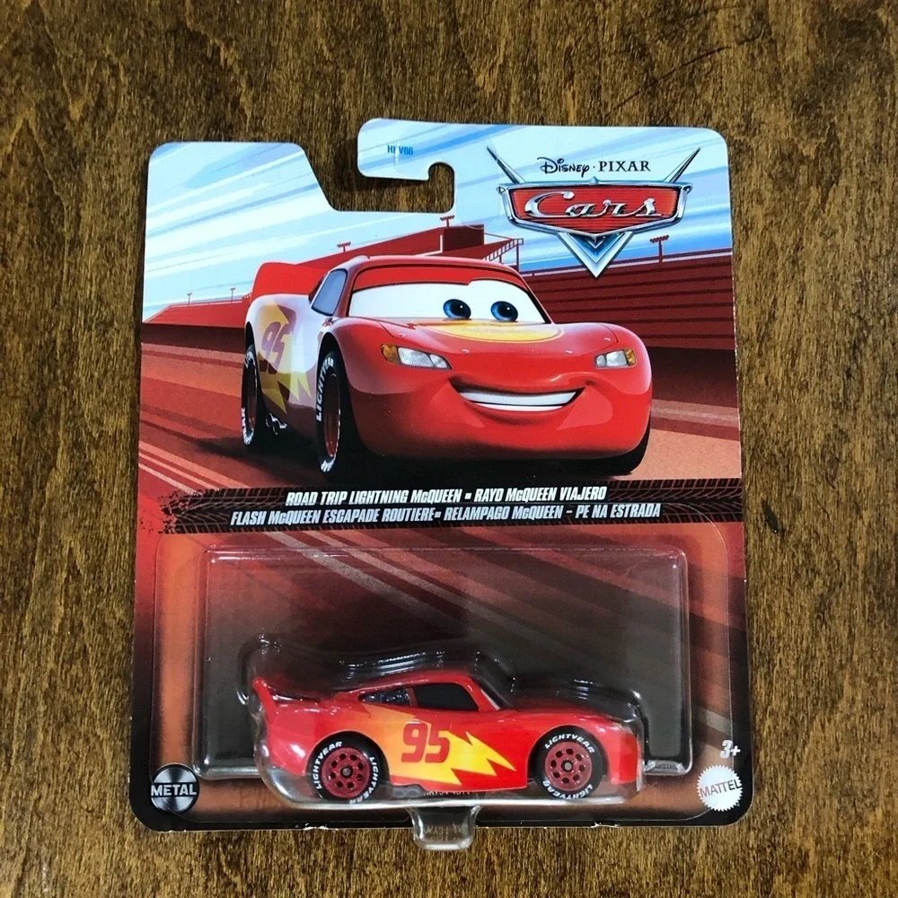 Disney Pixar Cars Die-Cast - Road Trip Lightning McQueen - Cars on the Road -NEW