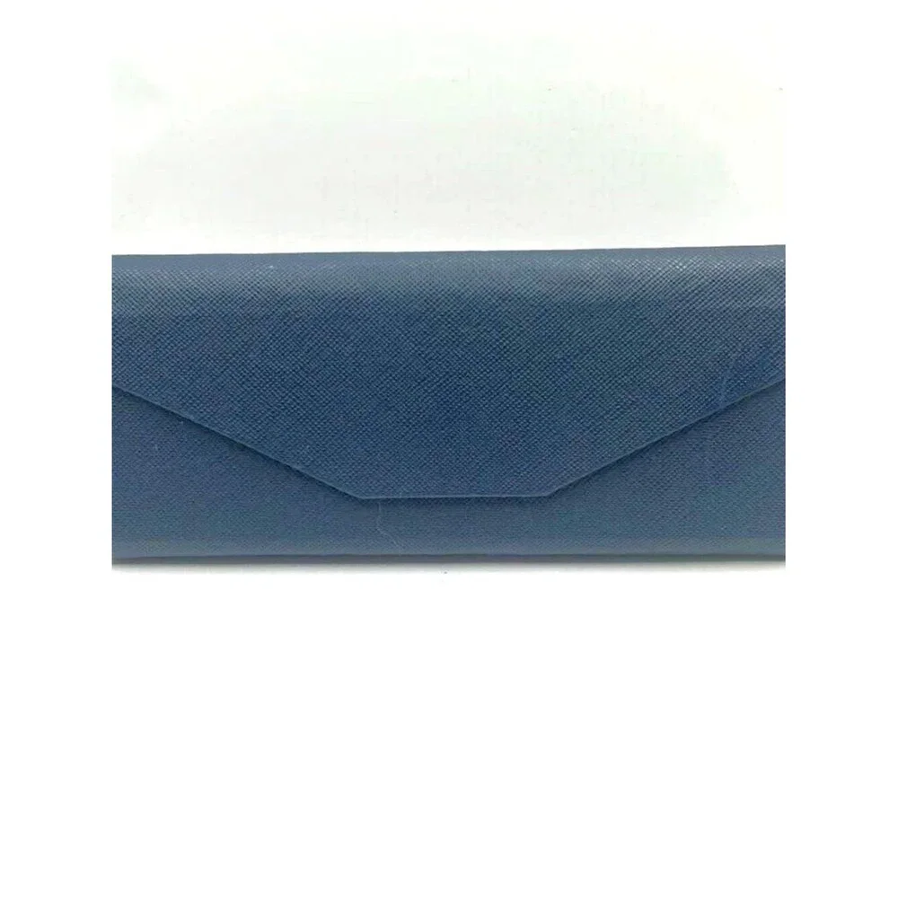 johnnie-O sleek compact