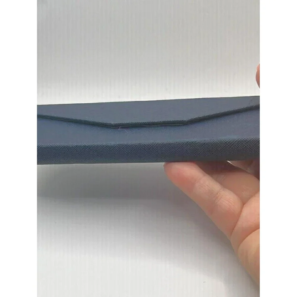 johnnie-O sleek compact