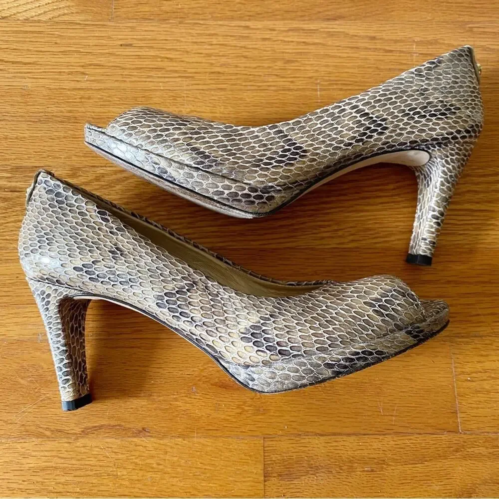 Stuart Weitzman color toe