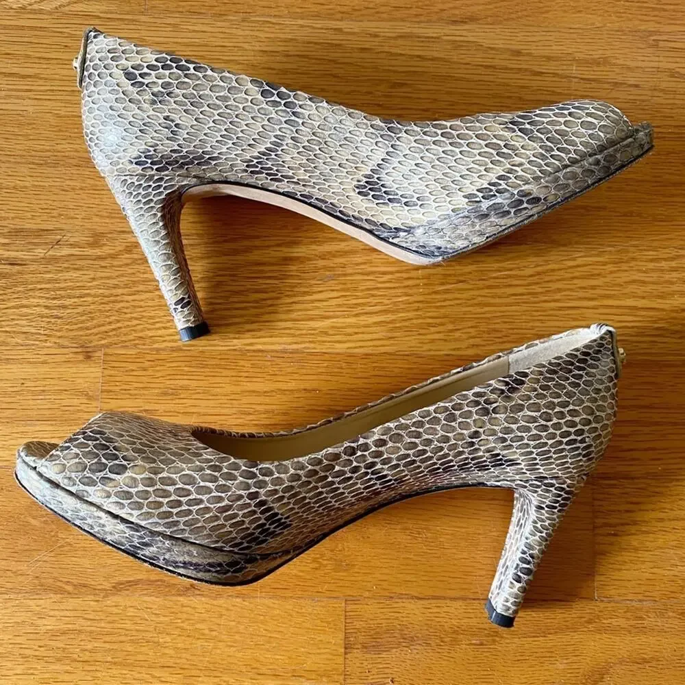 Stuart Weitzman logo cocktail