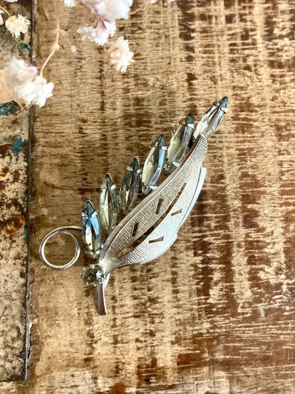 Vintage leaf shaped