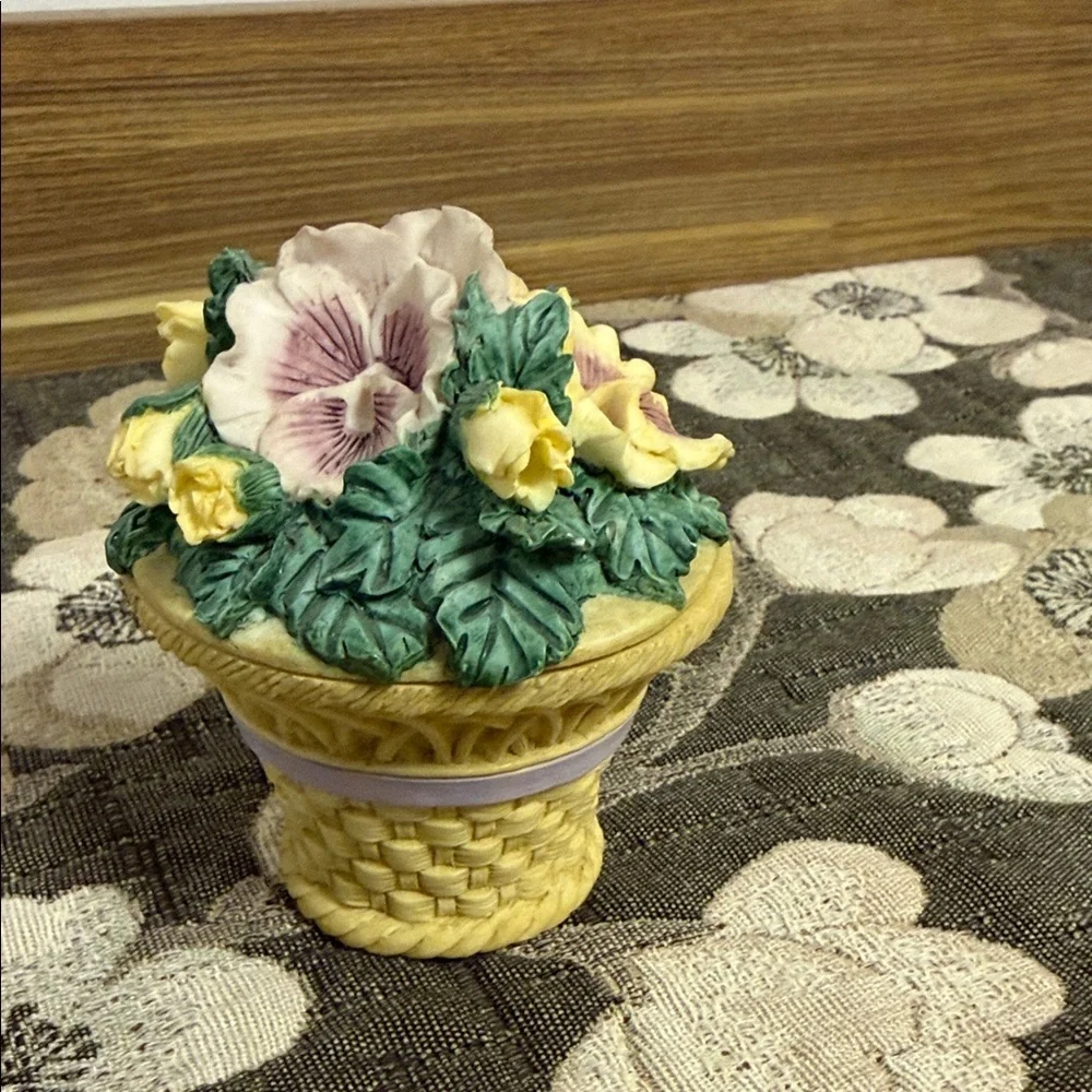 Vintage Italian Style a trinket box  Basket Home Accent