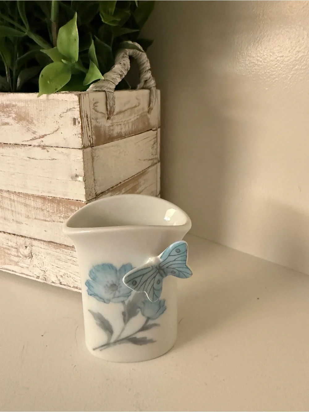 VTG Porcelain Vase Butterfly 3D & Morning Glory 3