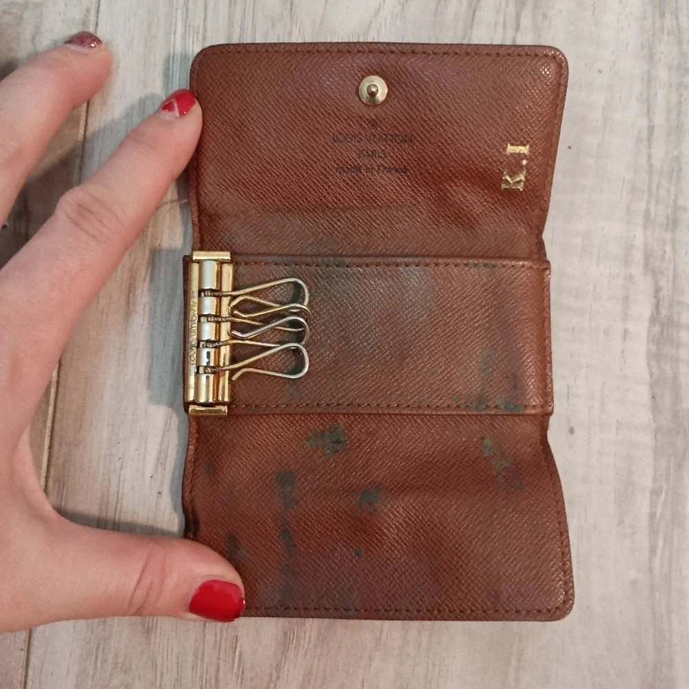 Louis Vuitton elegant louis