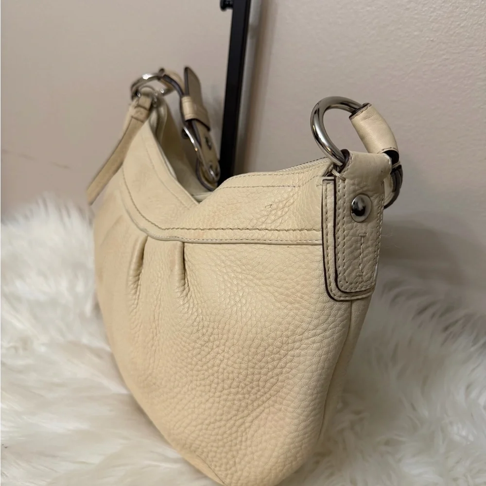 Coach chic versatile