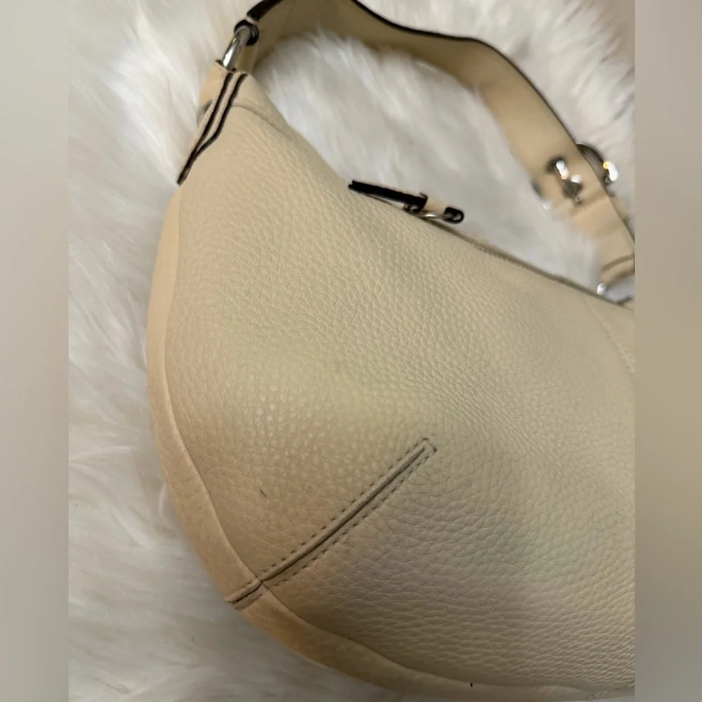 Coach chic versatile