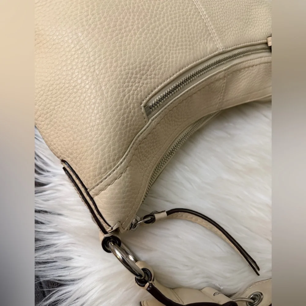 Coach chic versatile