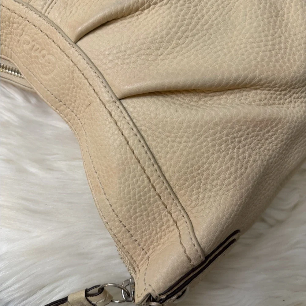 Coach chic versatile