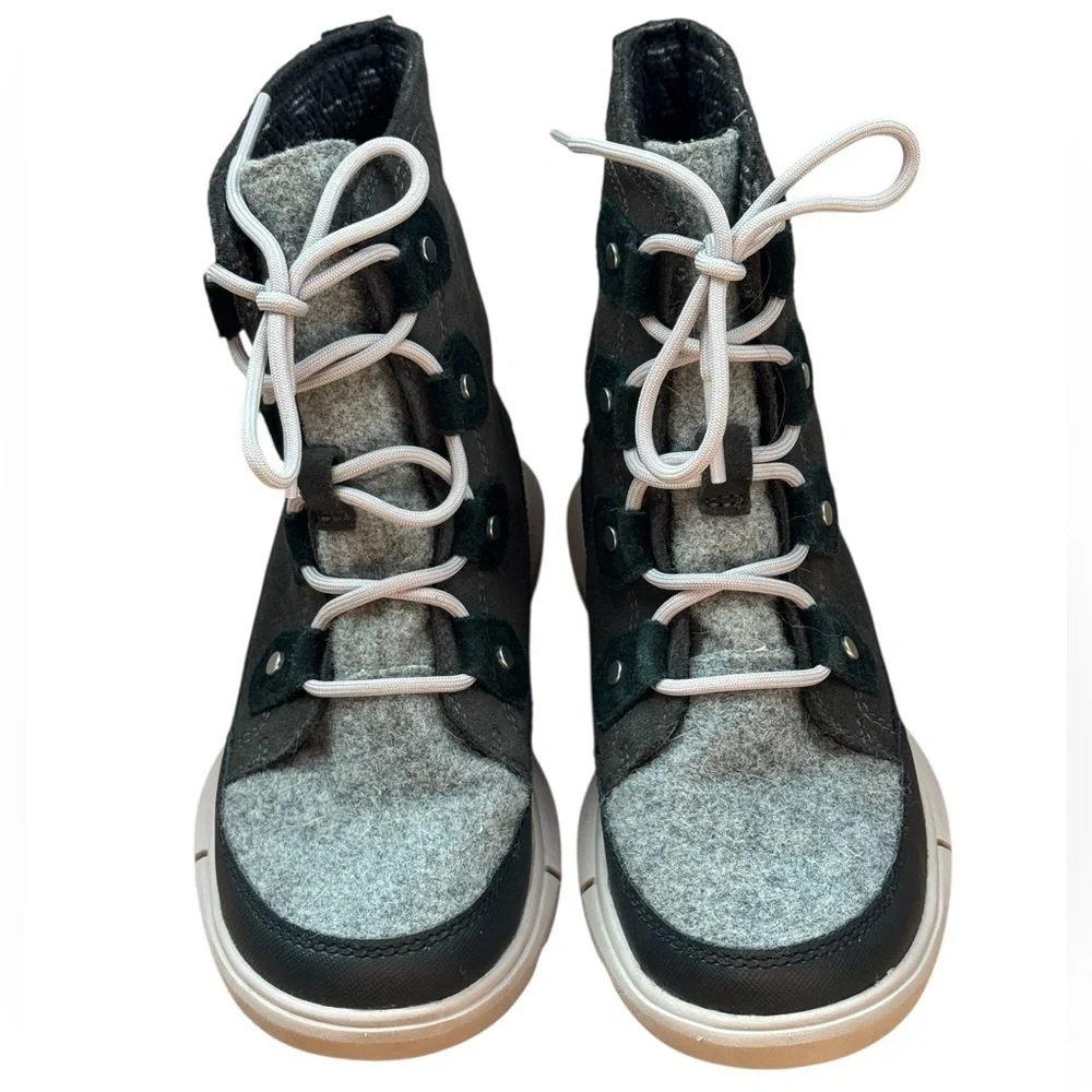 Sorel Joan Explorer II Jet Vapor Gray Black Lace Up Winter Boots
