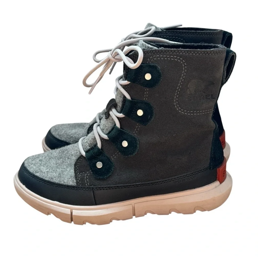 Sorel Joan Explorer II Jet Vapor Gray Black Lace Up Winter Boots