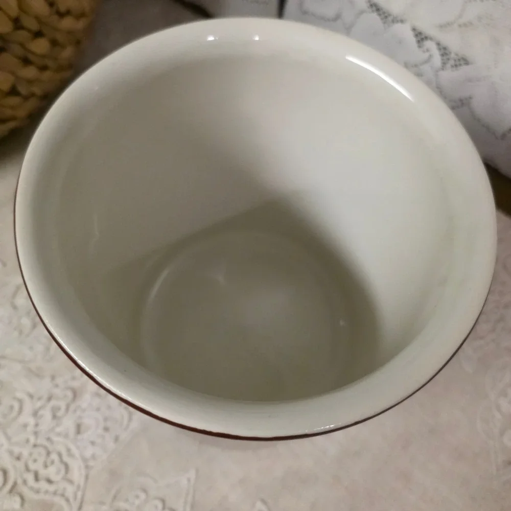 Hall China bottom wear