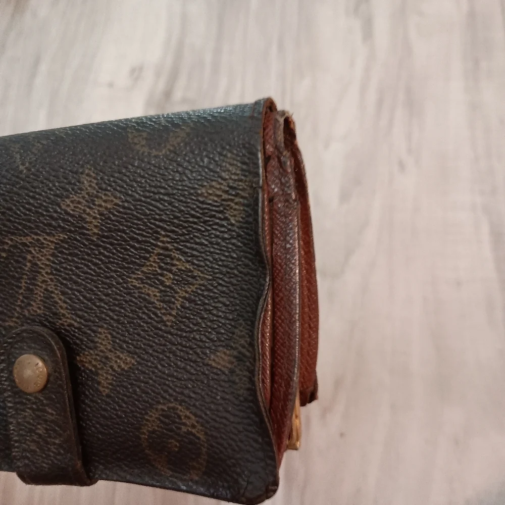 Louis Vuitton classic louis
