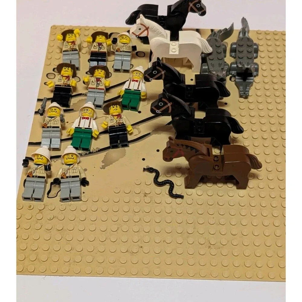 LEGO Adventurers 1998 Lot - Johnny Thunder,Gail‎ Storm,Baron Von Barron,Read Dis