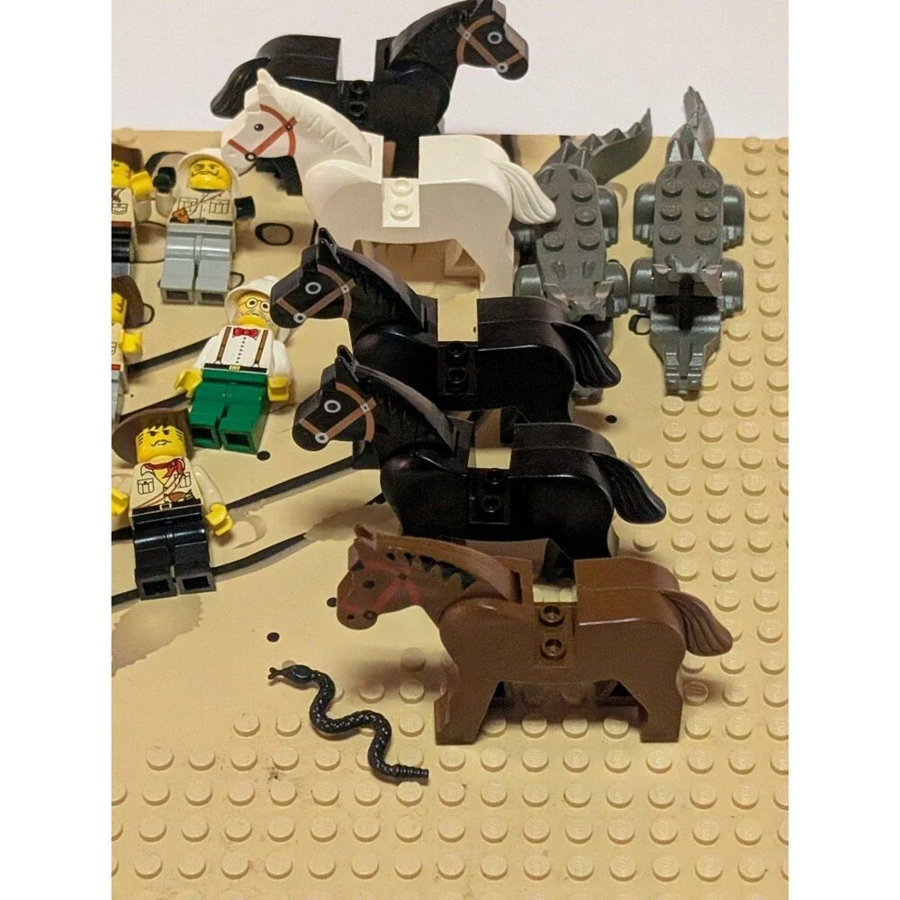 LEGO Adventurers 1998 Lot - Johnny Thunder,Gail‎ Storm,Baron Von Barron,Read Dis