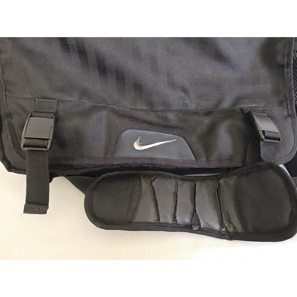 Nike shoulder flaw