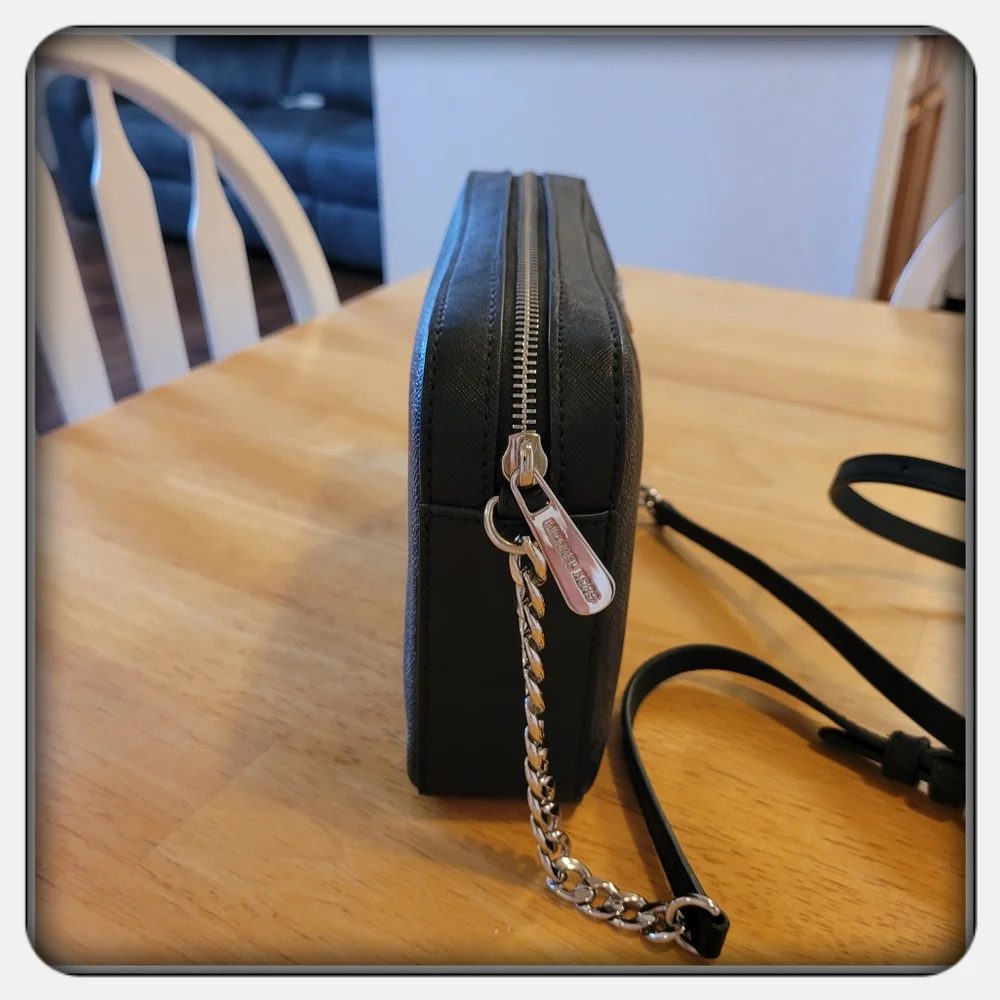 EUC Michael Kors Black Jet Set East West Large Crossbody